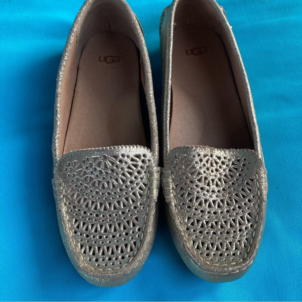 UGG Women's Clair Driver Loafer Metallic Gold Leather Size 7.5 Shoes - Picture 4 of 15